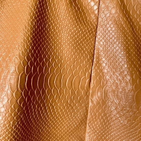 NWT PrettyLittleThing Women’s Tan Faux Leather Croc Split Hem Skinny Pants - Picture 4 of 5